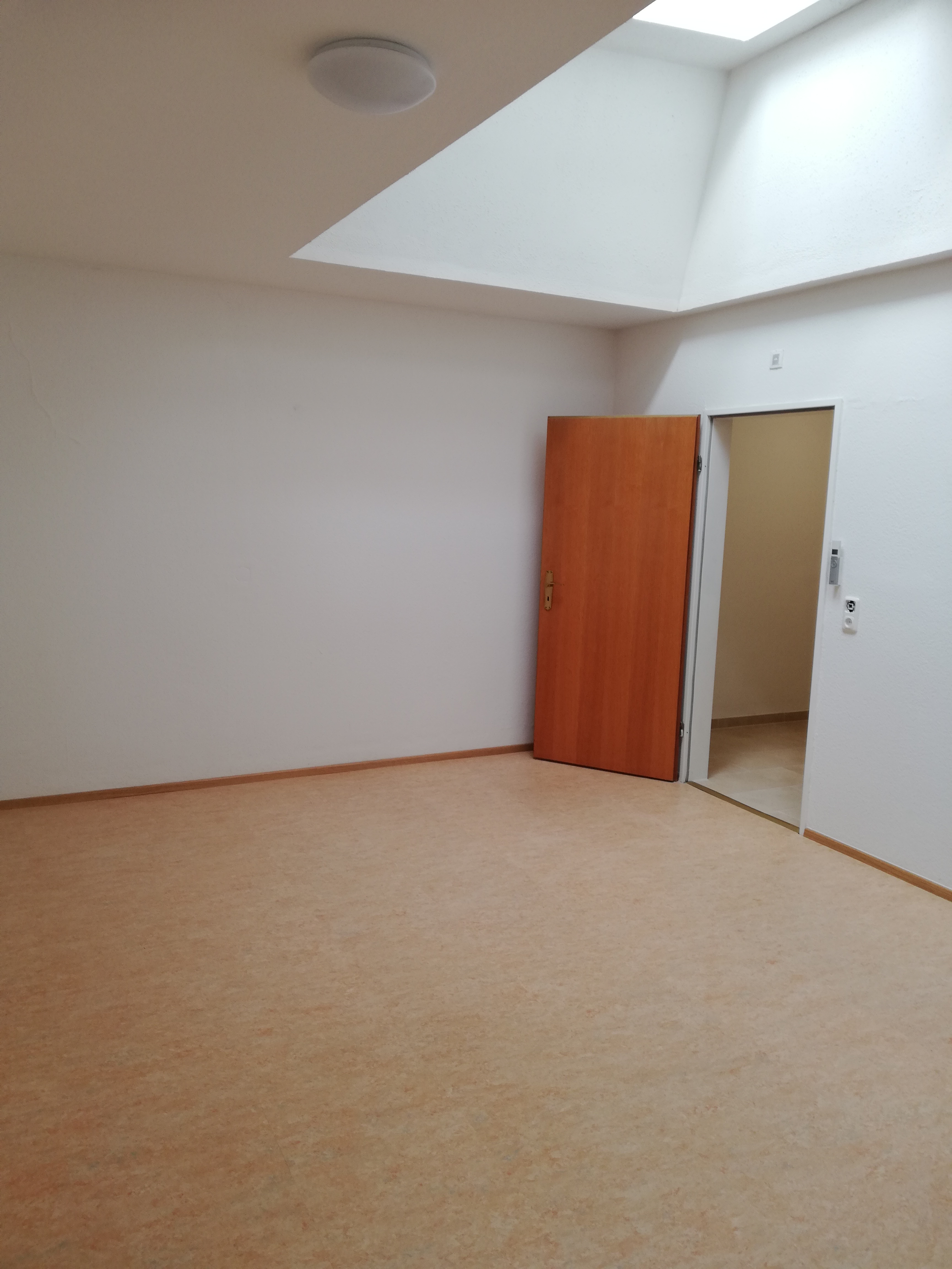 2 Zimmer Wohnung ab 01.01.2023 oder früher (Ref: Jahnstraße 4, App. 5)